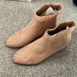 New never been worn Universal thread booties. Small scuff on one toe. Size 6.5